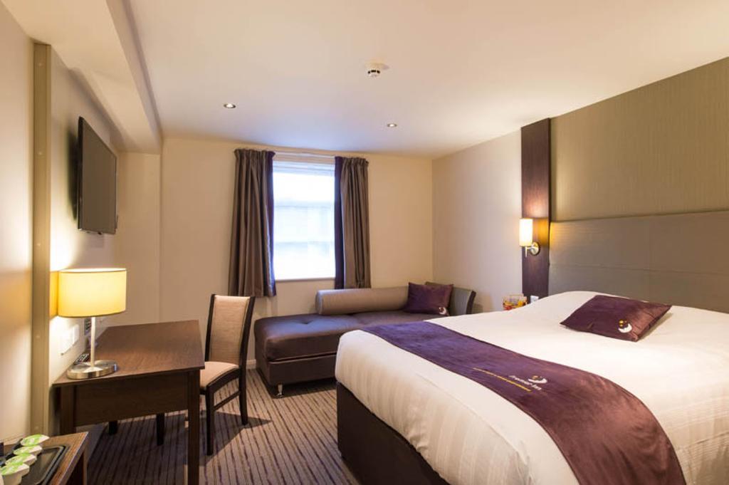Premier Inn Peterborough - Ferry Meadows Exterior photo
